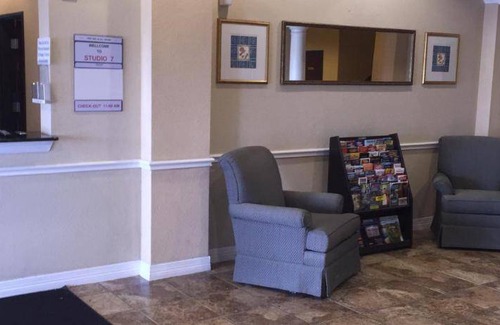 Harker Heights Hotel | Motel ∙ 127 guests
