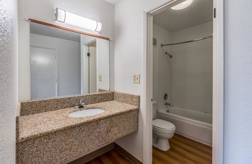 Beaverton Hotel | Motel 6 Beaverton, OR