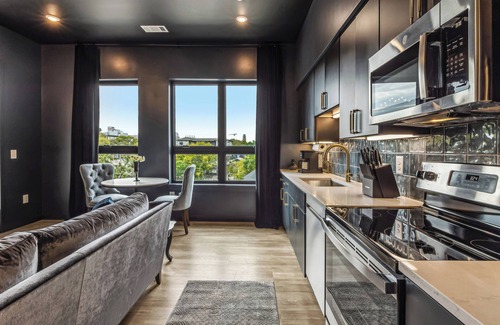 Edgehill Condo | Music Row, Close to Broadway at The Smokeshow in Downtown Nashville- Pool, Gym, Patio!