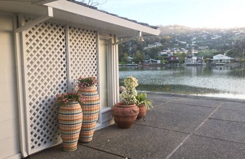 Belvedere Tiburon House | New, completely rebuilt two level Belvedere Lagoon waterfront monthly rental.