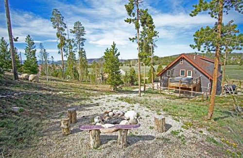 Grand Lake House | New Hot Tub, Firepit, Laundry, Big Front Deck with Great Views