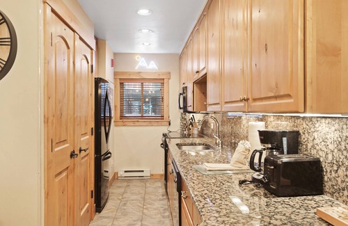 Historic District Condo | *New Listing* Remodeled Breckenridge condo, 1 block to historic Main St!