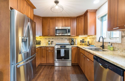 Denver House | NEW Lux home w. Cedar Sauna, Yard + Patio w. Fire | DT 10min | Walk to LightRail