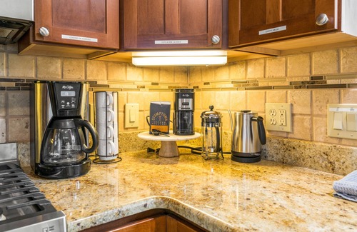 Denver House | NEW Lux home w. Cedar Sauna, Yard + Patio w. Fire | DT 10min | Walk to LightRail