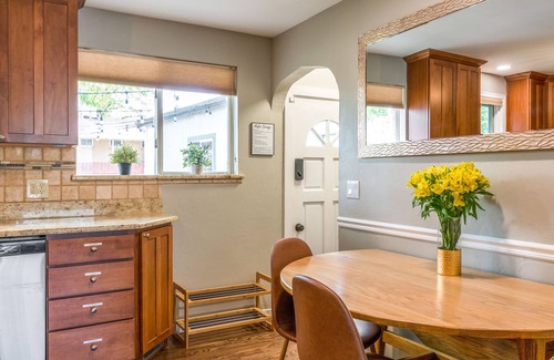 Denver House | NEW Lux home w. Cedar Sauna, Yard + Patio w. Fire | DT 10min | Walk to LightRail