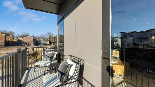 West End House | New Modern 2BDR in Walkable Midtown w Gym Pool Honkey-Tonk by AvantStay