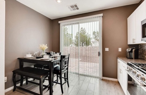 Spring Valley House | newly remodel entire house , 13 minutes to strip and CC and close to malls