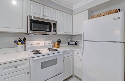 Amelia City Villa | Newly Renovated Sailmaker Townhome in Summer Beach Resort less than 5 min walk to beach!
