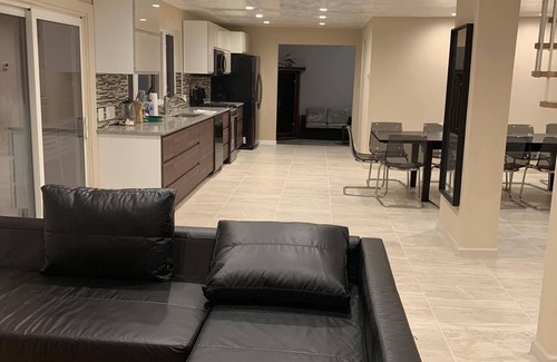 Hunter House | Newly Renovated 5 Bedroom Home with Gorgeous Views just minutes from Slopes