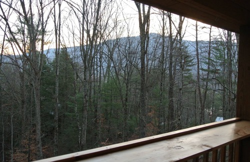 Wears Valley Cabin | Newly Renovated Cabin right in the Heart of Nature WiFi