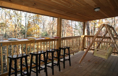 Wears Valley Cabin | Newly Renovated Cabin right in the Heart of Nature WiFi