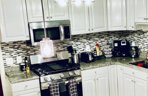 North Bethesda House | North Bethesda Gem 5 Minutes From Metro