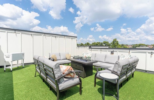 The Nations House | Notes of Nashville - Nations Rooftop 5 mins Downtown
