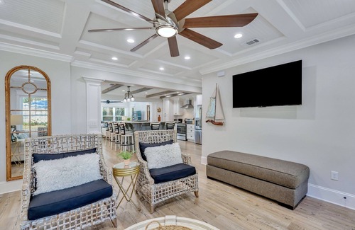 Demere Park House | Oasis Cottage! New Heated Pool & Spa, Backyard Tropical Oasis, Close to beaches! Dog Friendly!