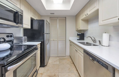 Saint Simons Island Condo | Ocean View, Nicely Updated! Beach Club 337