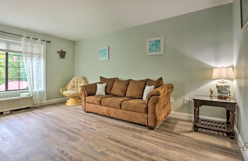 Hilton Head Island Apartment | Ocean Walk Condo in Coligny Beach with Balcony!
