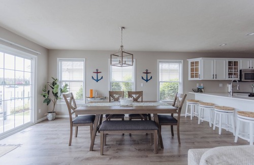 Saint Joseph House | On The River, Assn Pool & Hot Tub, Water Taxi in Summer