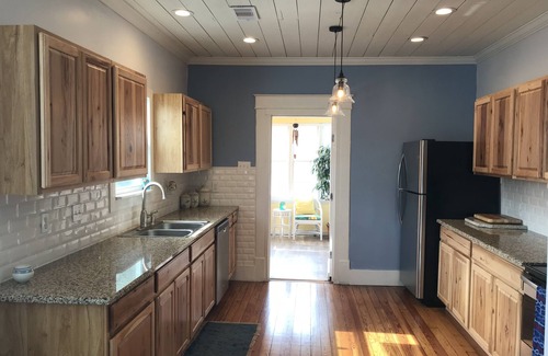 San Jacinto House | One block to the beach and close to everything! Enjoy the outdoor fireplace !