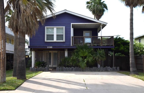 Port Aransas House | Parking for 3 plus Boat, Watercraft, Fenced Yard, Deck, Pet Friendly