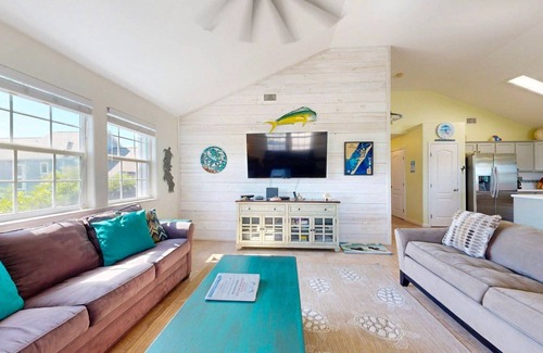 Port Aransas House | Parking for Boat, Shared Pool, Outdoor Seating Areas, Pet Friendly