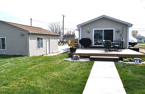 Anchorville House | Peaceful canal front off beautiful Lake St. Clair.