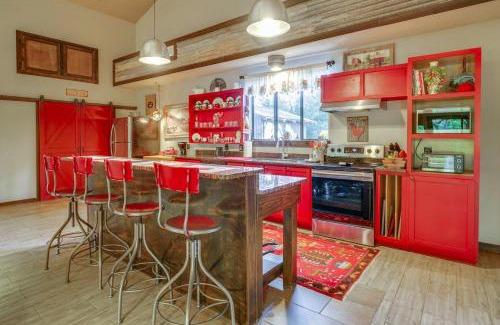 San Antonio House | Peaceful Helotes Cabin Fire Pit, 9 Mi to Old Town