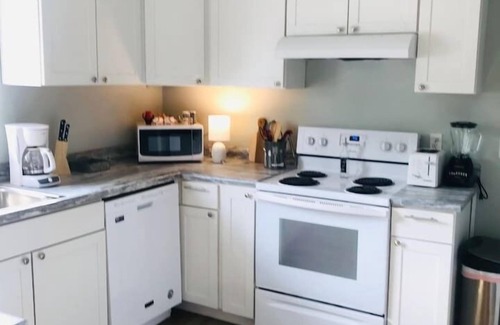 Port St. Joe House | Pelicans Post - Close to Downtown & Beaches - King Bed - Boat Parking - NO Pet Fees !