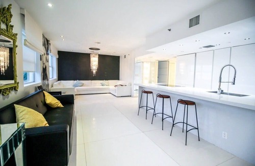 South Beach Apartment | Penthouse on Ocean Drive: Luxurious & Beachfront