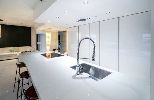 South Beach Apartment | Penthouse on Ocean Drive: Luxurious & Beachfront