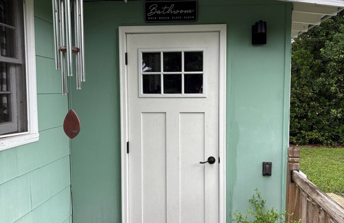 Kings Terrace House | Pet friendly Cottage with fenced yard!