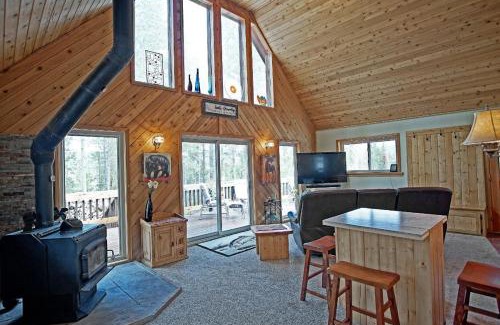 Granby House | Pet Friendly, Firepit, Wrap around Porch, Close to Lake Granby and Highland Marina