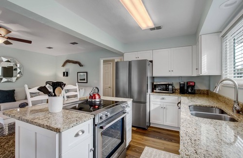 Fernandina Beach House | Pet Friendly | Renovated Forest Ridge Villa | 5-7 Minute Walk to the Beach | Community Pool & Tennis