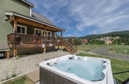 Plain House | Peterson Acres by NW Comfy Cabins