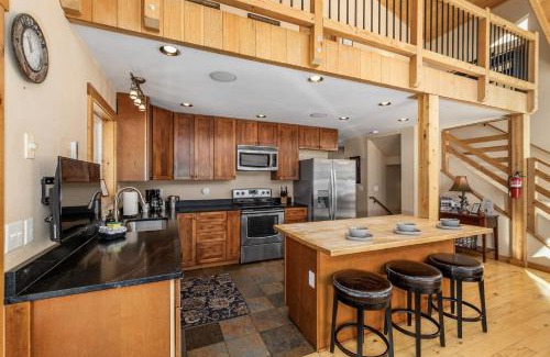 Plain House | Peterson Acres by NW Comfy Cabins