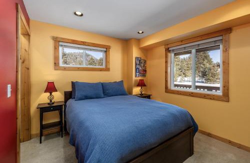 Plain House | Peterson Acres by NW Comfy Cabins