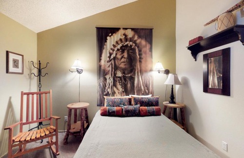 Pagosa Springs Hotel | Pines 3044