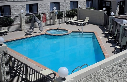 Tusayan Hotel | Pleasant Stay, Convenient Location! 2 Relaxing Units, Free Parking, Outdoor Pool