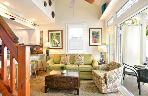 Uptown - Upper Duval House | ~POTTER'S COTTAGE~ Key West charmer in great location with private pool!