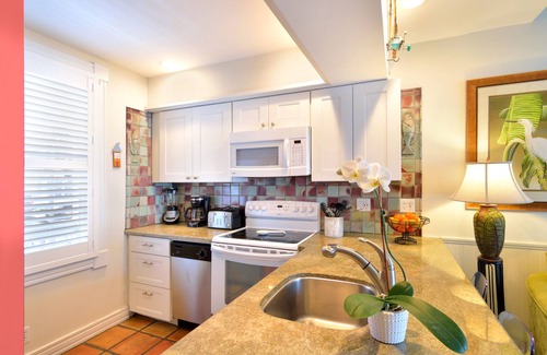Uptown - Upper Duval House | ~POTTER'S COTTAGE~ Key West charmer in great location with private pool!
