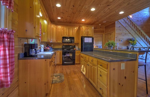 Morganton Cabin | Private Location, Pool Table, Foos Ball, Hot Tub
