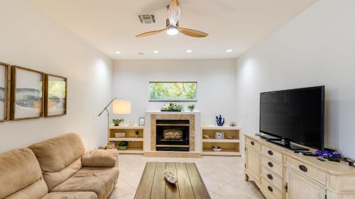 Central Naples House | Private Pool Pond Views Bonus Lounge in Gated Naples Community Drive to Dining Sand