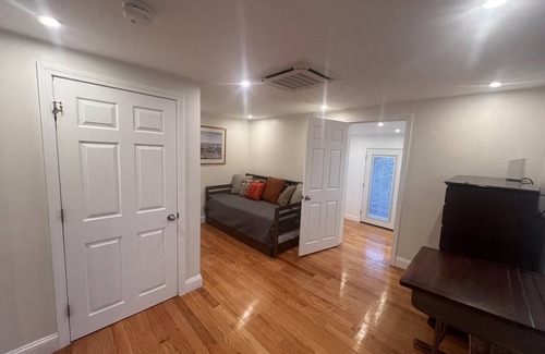 Hingham Resort | Private room ∙ 1 guest