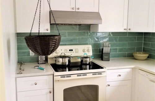 Barths House | Quiet 3BR spot between downtown AND the mountains
