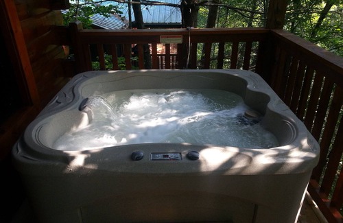 Pigeon Forge Cabin | Real Log Cabin 2 Bedroom, 2 Full Bath, Full Kitchen Close To All Attractions.