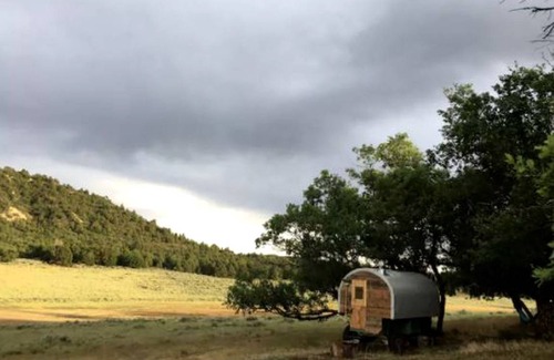 Glendale RV Rental | Recreational vehicle (RV) ∙ 1 bedroom ∙ 6 guests