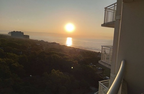 Myrtle Beach Condo | REDUCED .BEAUTIFUL & AFFORDABLE Great Ocean view. 2 MIN WALK TO BEACH