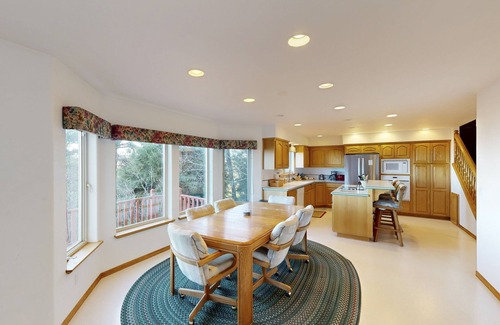 Rockaway Beach House | Relax and Enjoy Expansive Ocean Views from Your Own Private Retreat