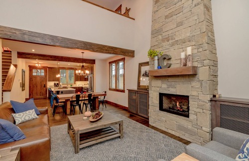 Cle Elum House | Relax in LUXURY! *Fantastic Discounts* Centrally located in the Resort!