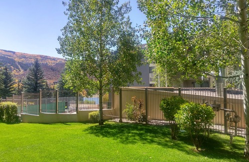 Avon Condo | Remodeled Condo w/FREE WiFi, Parking, Heated Pool, Hot Tubs, Skier Shuttles