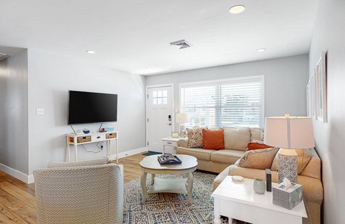 Little Salisbury House | Renovated, Dog-Friendly Home with Yard, AC & WiFi - Walk to the Beach & Bay